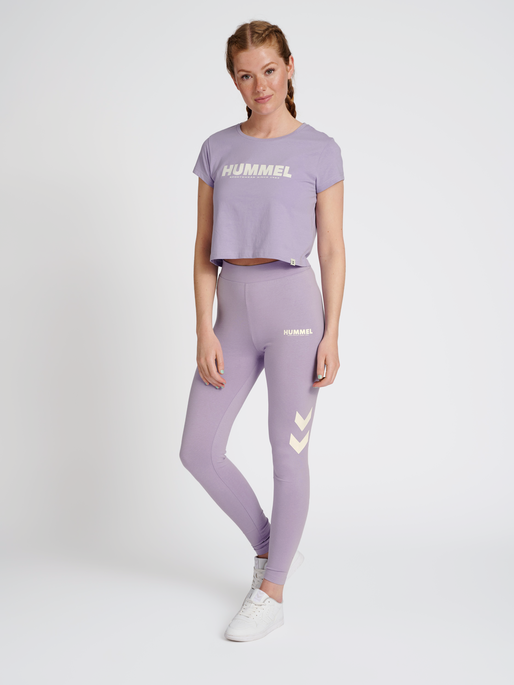 hmlLEGACY WOMAN CROPPED T-SHIRT, HEIRLOOM LILAC, model