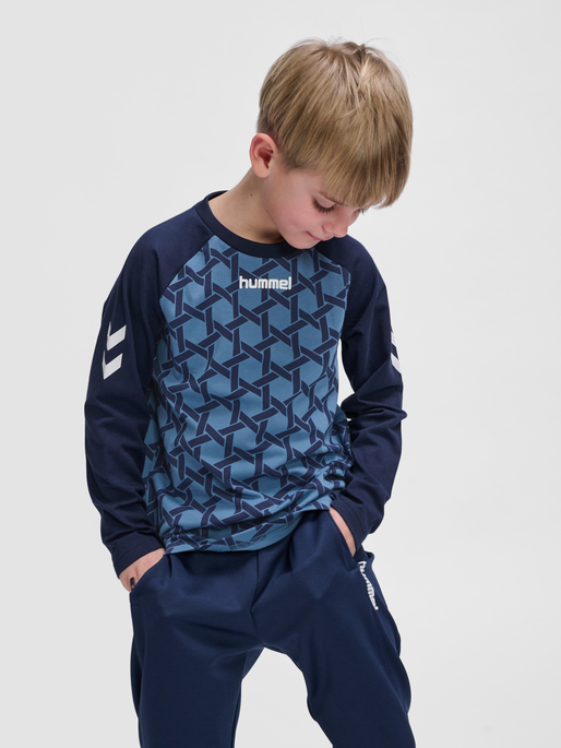 hmlPS T-SHIRT L/S, CAPTAIN'S BLUE, model