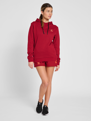 hmlOFFGRID HOODIE WO, RHUBARB, model