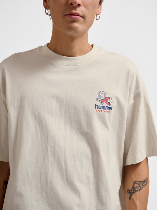 hmlLOOSE T-SHIRT S/S HEADBALL, TOFU, model