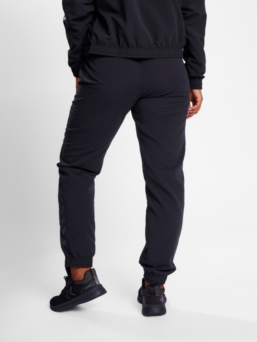 hmlTRAVEL WOVEN PANTS WOMAN, BLACK, model