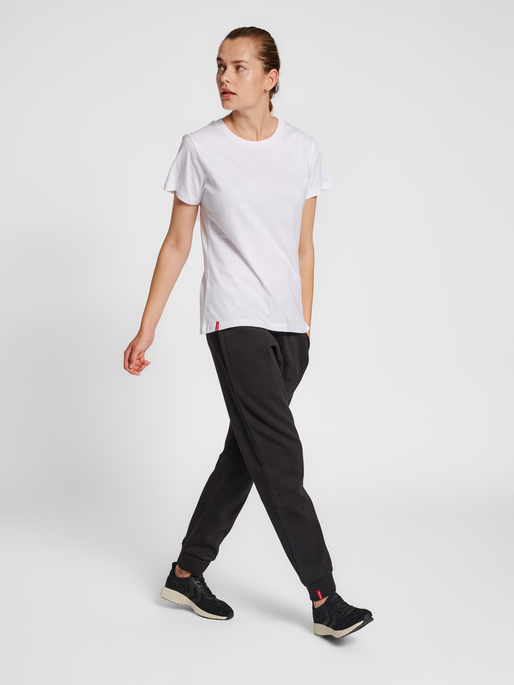 hmlRED HEAVY T-SHIRT S/S WOMAN, WHITE, model