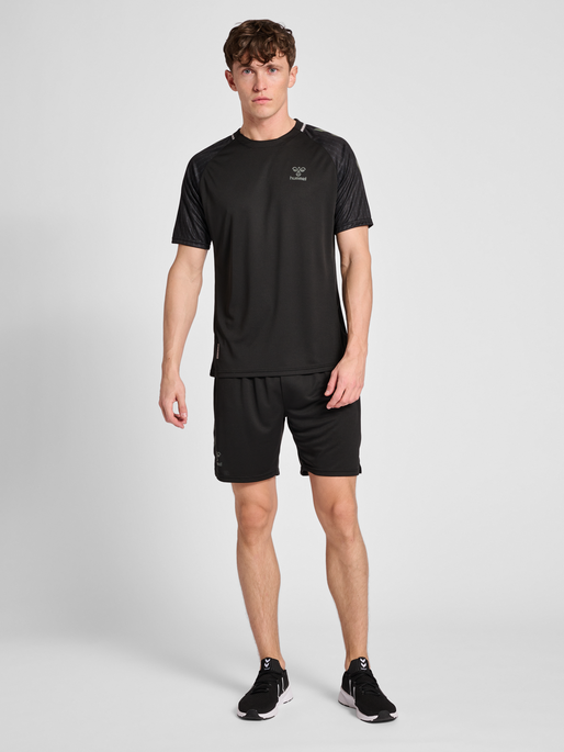 hmlONGRID POLY SHORTS, JET BLACK/FORGED IRON, model