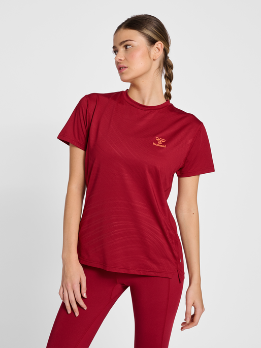 hmlONGRID POLY TEE S/S WO, 3135, model