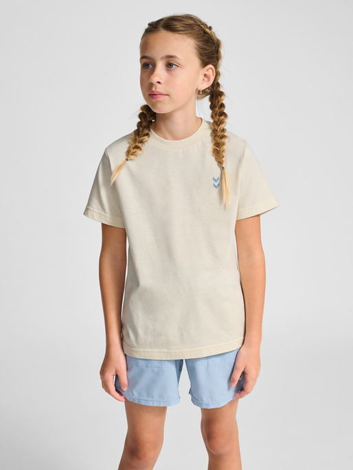hmlJR PULSE T-SHIRT S/S, TOFU, model