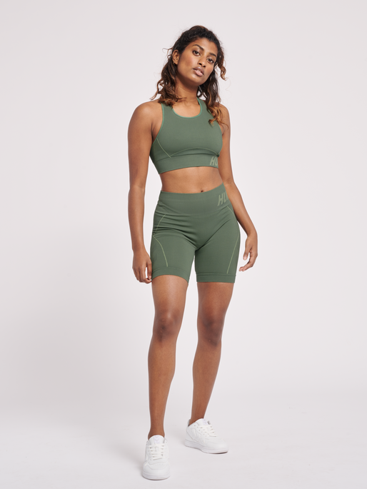 hmlTE CHRISTEL SEAMLESS SHORTS, LILY PAD, model