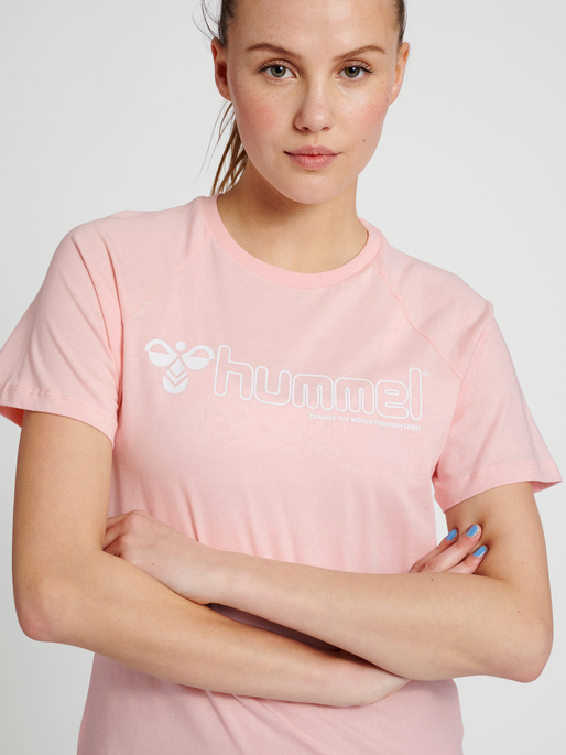 hmlNONI 2.0 T-SHIRT, CHALK PINK, model