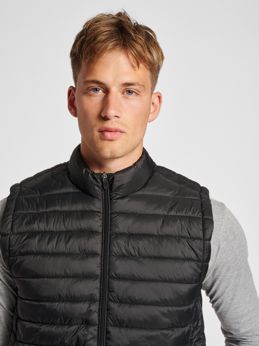 hmlRED QUILTED WAISTCOAT, BLACK, model