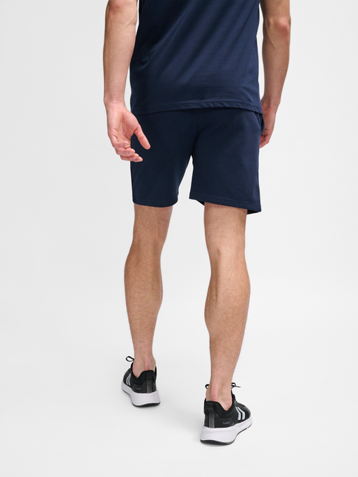 hmlACTIVE CO SHORTS, TOTAL ECLIPSE, model