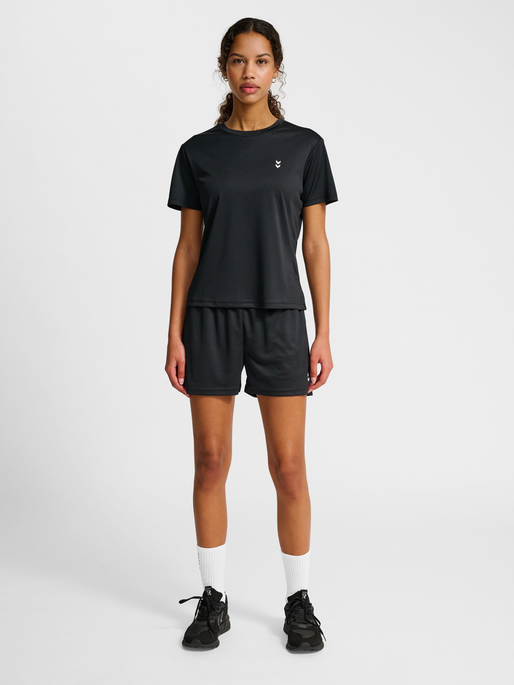 hmlPULSE TRAINING W T-SHIRT S/S, BLACK, model