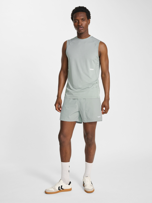 hmlPULSE WORKOUT TANK TOP, BELGIAN BLOCK, model
