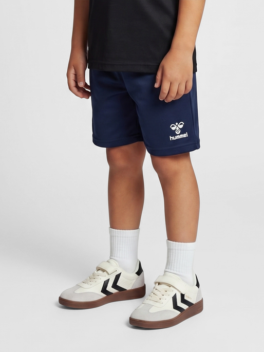 hmlESSENTIAL SHORTS KIDS, MARINE, model