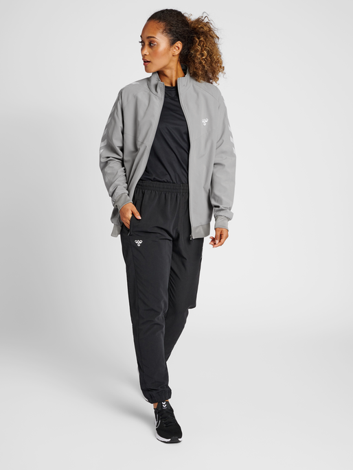 hmlGG12 TRACK JACKET WOMAN, ALLOY, model