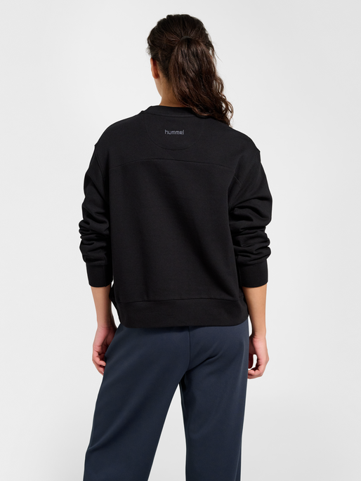hmlFOUNDATION SWEATSHIRT, BLACK, model