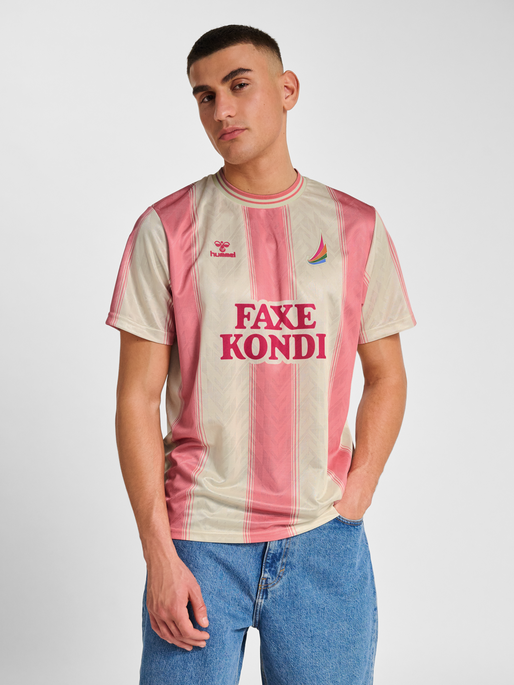 FAXE KONDI PINK JERSEY S/S, CREAM PINK FAXE KONDI PINK JERSEY S/S, CREAM PINK, model