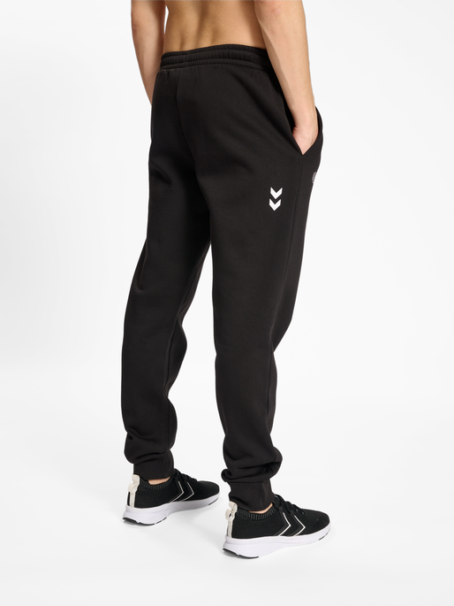 hmlCOURT COTTON SWEATPANTS, BLACK, model