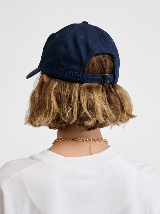 hmlBASEBALL CAP STADIUM, DRESS BLUES, model