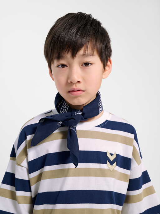 hmlJR SILLY S/S BOXY T-SHIRT STRIPE, MEDIEVAL BLUE, model