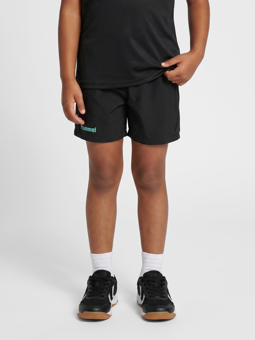 hmlBLAZE 2.0 TRAINING SHORTS KIDS, BLACK/POOL BLUE, model