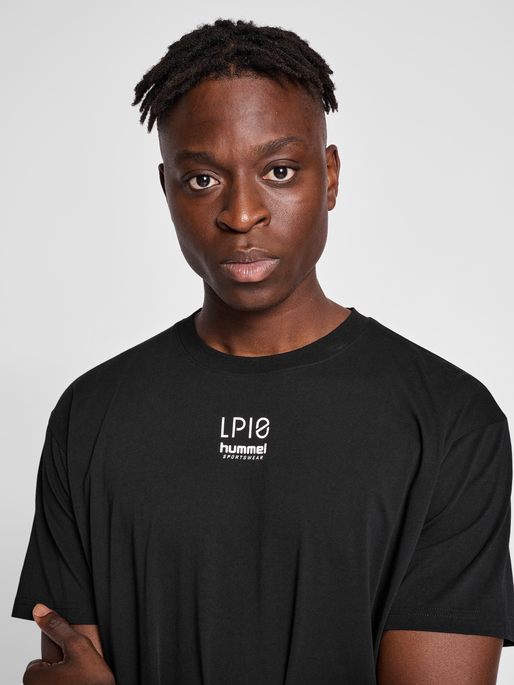 hmlLP10 BOXY T-SHIRT, 2001, model