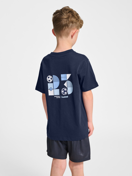 hmlJR GRAPHIC T-SHIRT S/S, DRESS BLUES, model