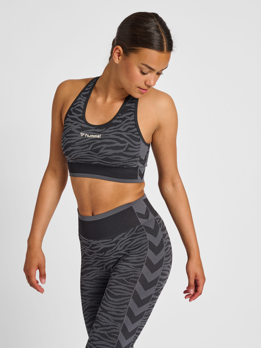hmlMT SAGA SEAMLESS SPORTS TOP, BLACK/ASPHALT MELANGE, model