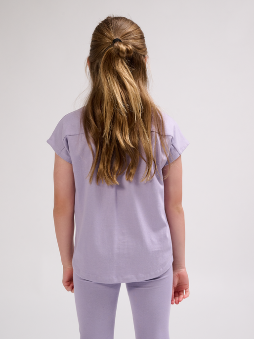 hmlDIEZ T-SHIRT S/S, LAVENDER GRAY, model