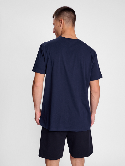 hmlGO 2.0 T-SHIRT S/S, MARINE, model