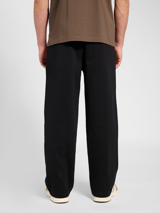 hmlDEFENDER PANTS, BLACK, model