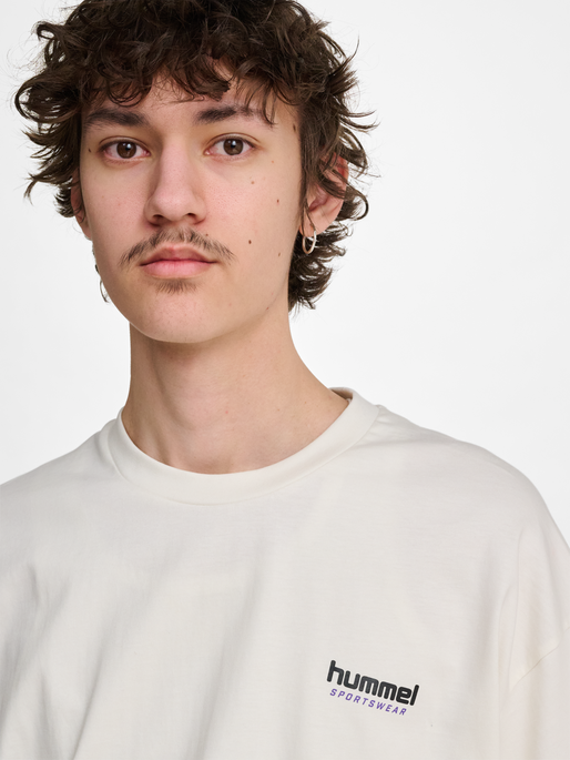 hmlLOOSE T-SHIRT S/S WHISTLE, BLANC DE BLANC/ROYAL PURPLE, model