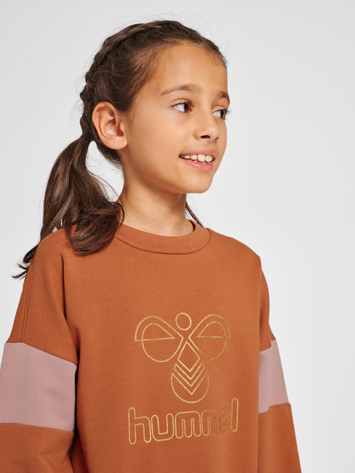 hmlBETTY SWEATSHIRT, 8004, model