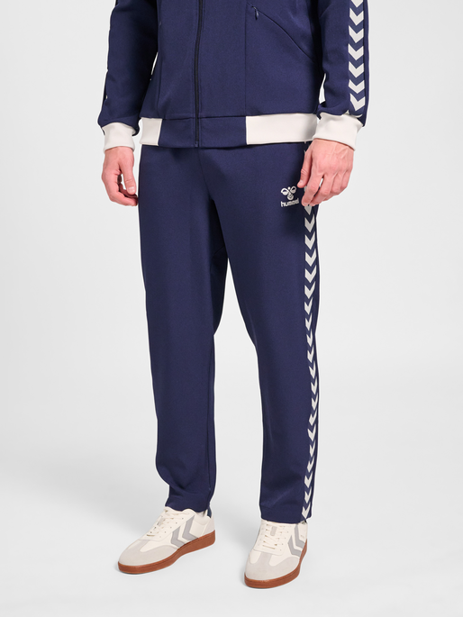 hmlROOT TRACK PANTS, MARINE, model