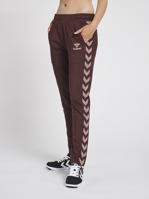 hmlNELLY 2.0 TAPERED PANTS, FUDGE, model