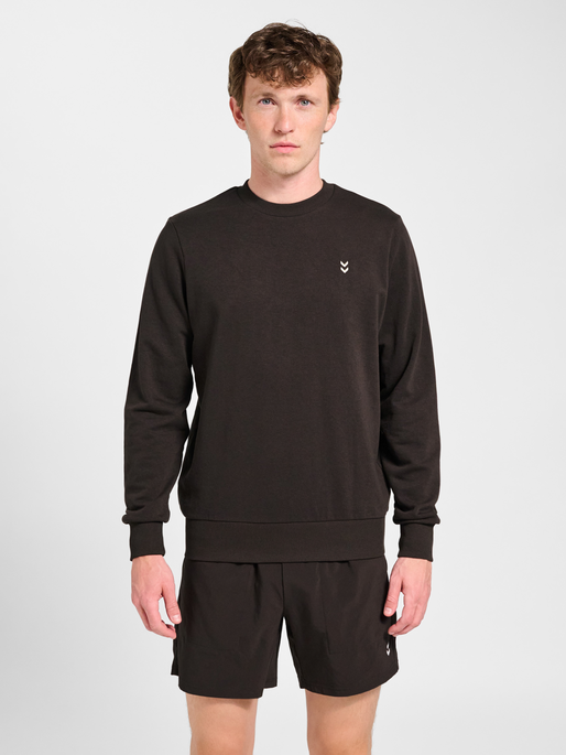 hmlPULSE SWEAT CREWNECK, AFTER DARK, model