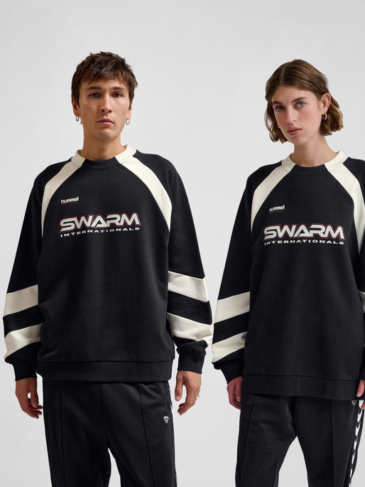 hmlOVERSIZED CREW SPORTSWEAR SWARM, BLACK, model