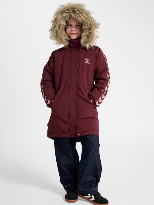 hmlLEAF TEX COAT, WINDSOR WINE, model