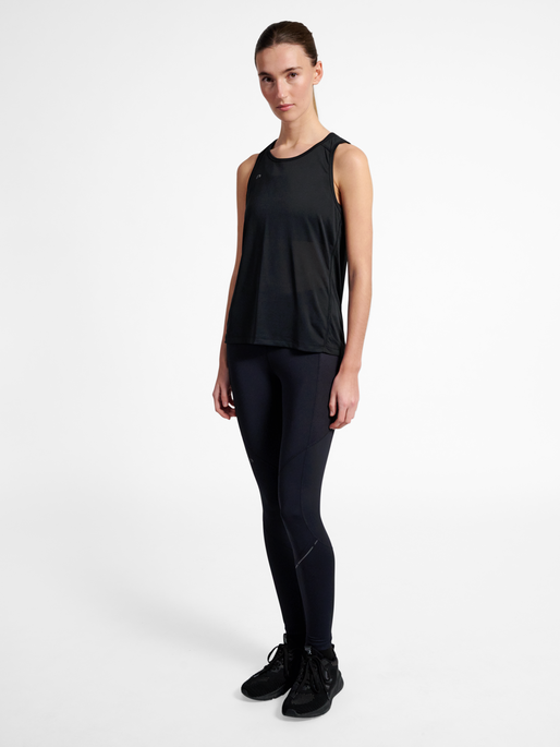 nwlBEAT SINGLET W, BLACK, model