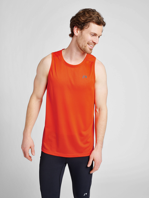 MEN RUNNING SINGLET, SPICY ORANGE, model