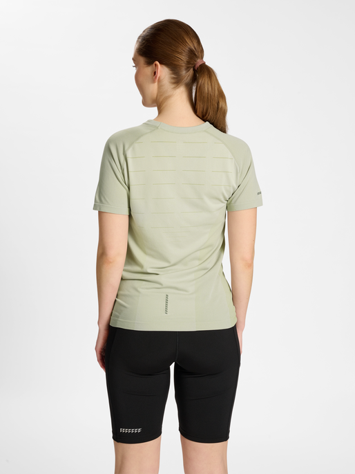 nwlRIVERSIDE SEAMLESS T-SHIRT S/S W, AGATE GREY, model