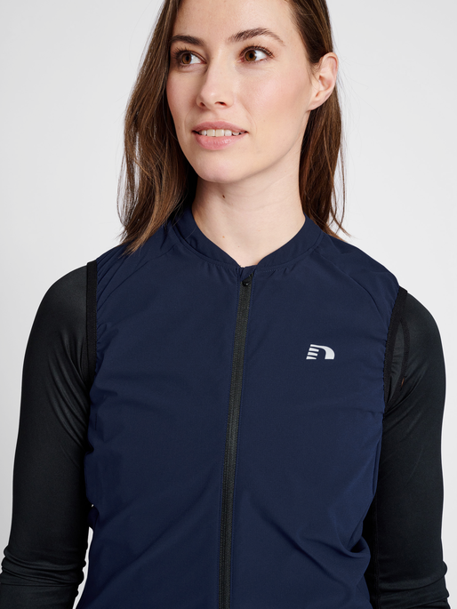 WOMENS CORE BIKE GILET, BLACK IRIS, model