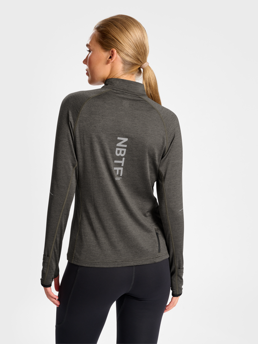nwlPACE HALF ZIP WOMAN, 1166, model