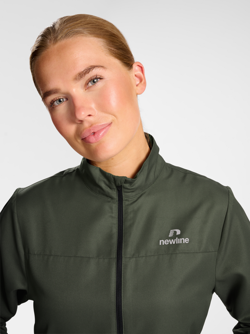 nwlBEAT JACKET WOMAN, BELUGA, model