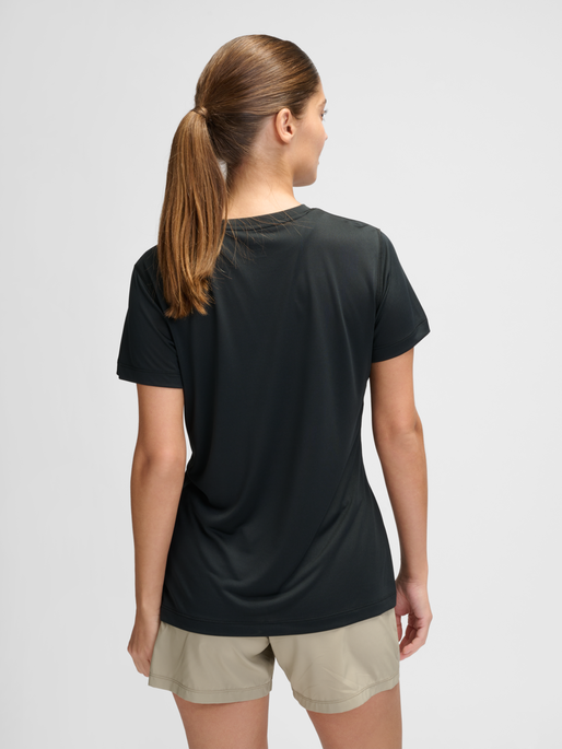 nwlBEAT T-SHIRT W, BLACK, model