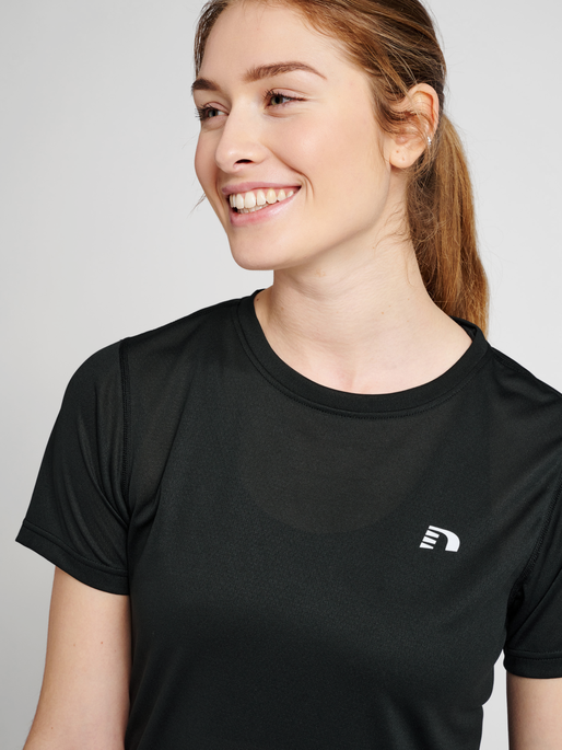 WOMEN STATEMENT T-SHIRT S/S, BLACK, model