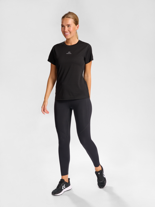 nwlBEAT POLY TEE WOMAN, BLACK, model