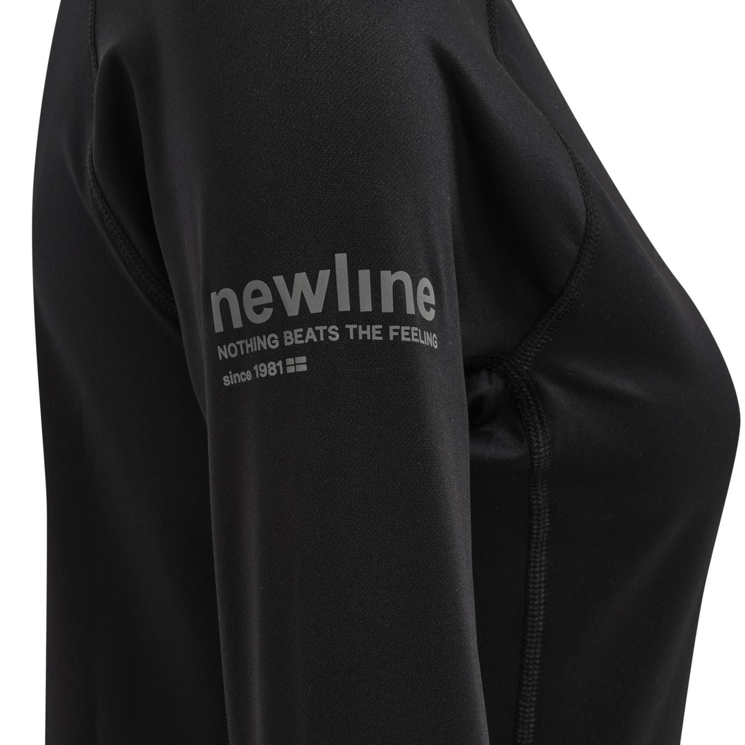 WOMEN RUNNING L/S, 2001, packshot