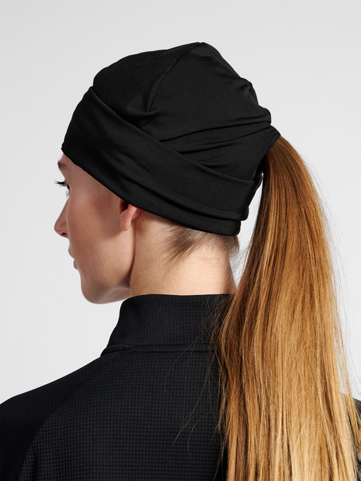 nwlBEANIE, BLACK, model