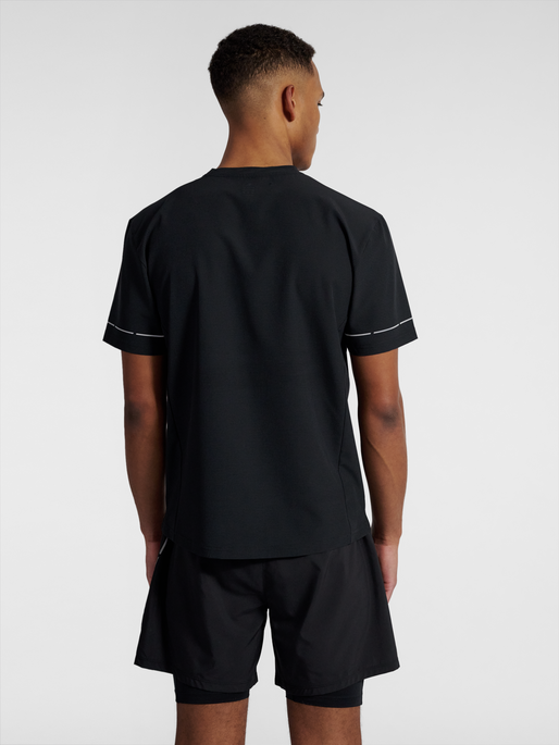 nwlBREATHE T-SHIRT, BLACK, model