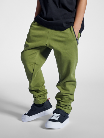 stmANTON PANTS, OLIVE BRANCH, model