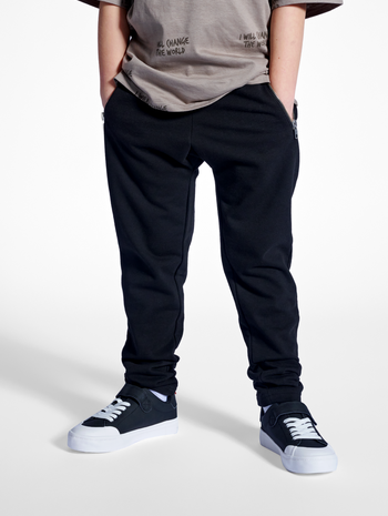 stmANTON PANTS, BLACK, model